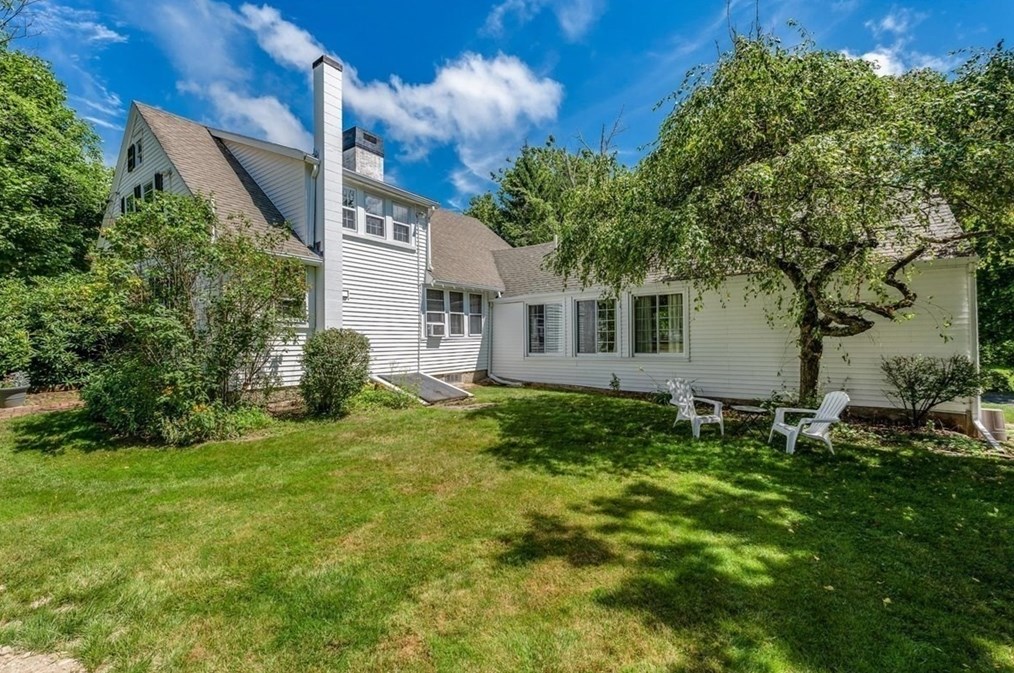 526 Main St, Hanover MA 02339-1550 exterior