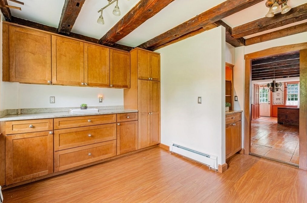 526 Main St, Hanover MA 02339-1550 exterior