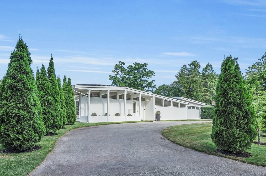 10 Nutmeg Ln, Andover, MA 01810
