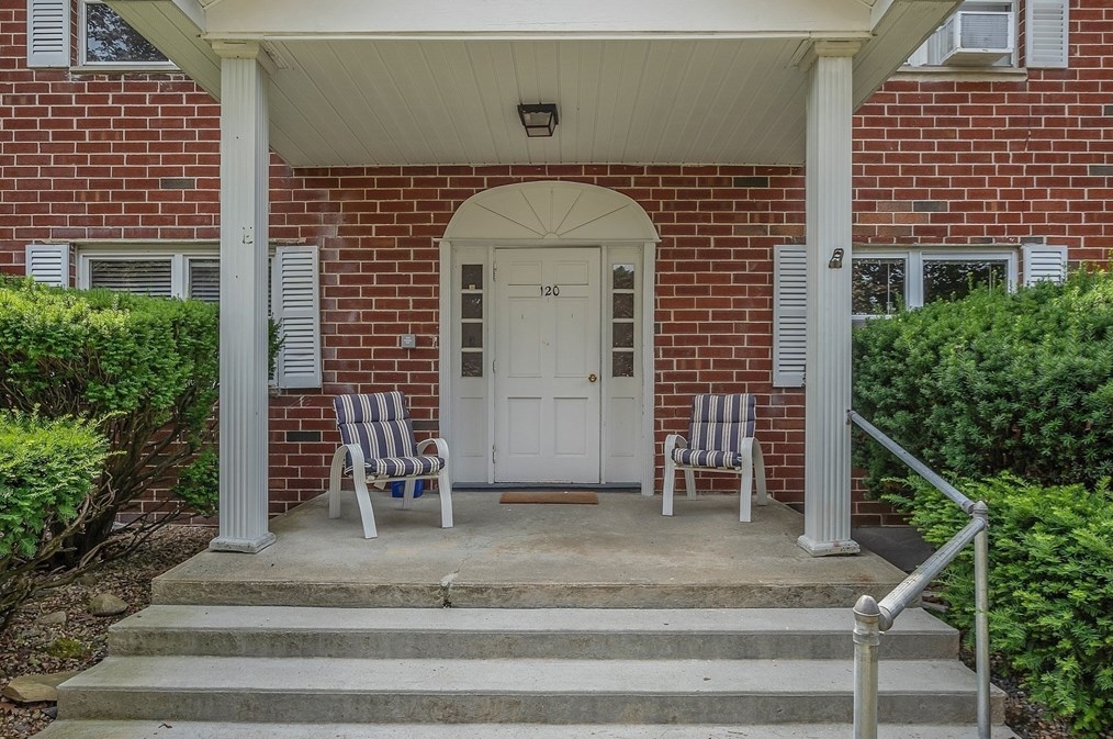 120 Litchfield Pines Dr #b, Leominster, MA 01453