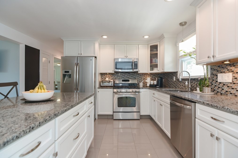 14 Bowling Green Ln, Worcester, MA 01602