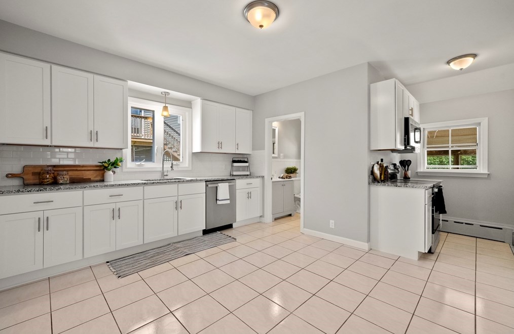 30 Winter St, Taunton, MA 02780-1922