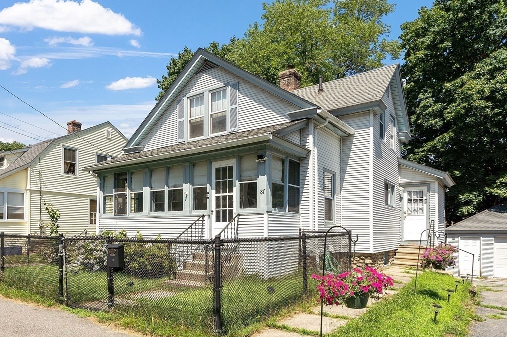 87 Henshaw St, Worcester, MA 01603