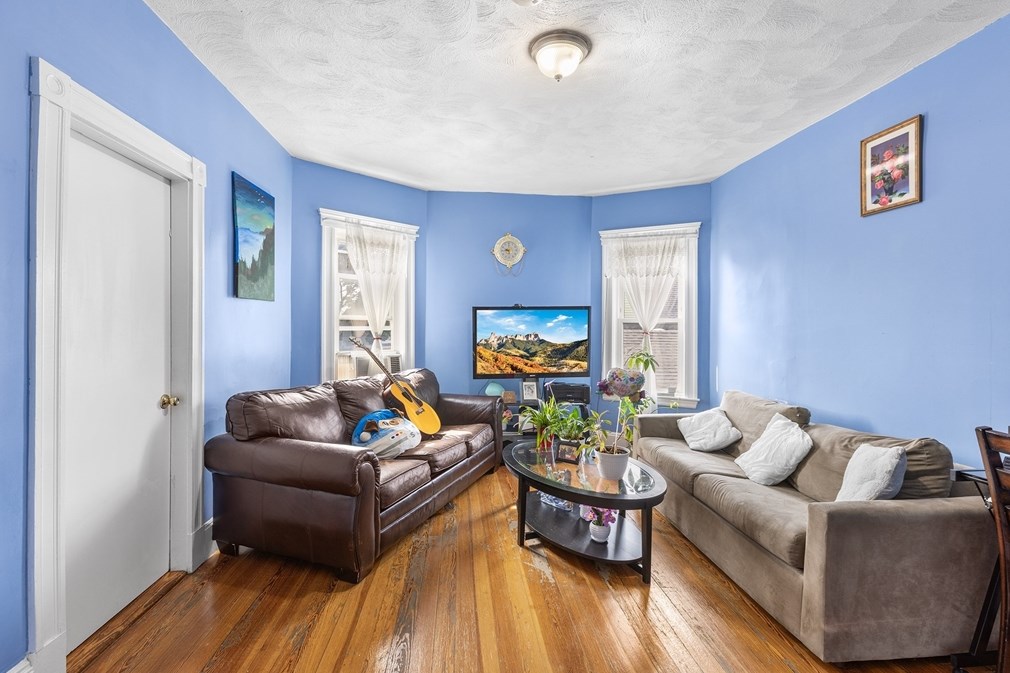 15 Calhoun Ave, Everett MA 02149-5209 exterior