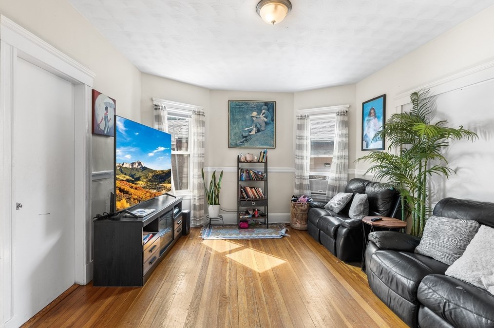 15 Calhoun Ave, Everett MA 02149-5209 exterior