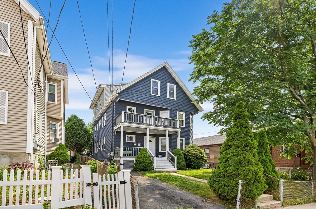 15 Calhoun Ave, Everett, MA 02149 exterior
