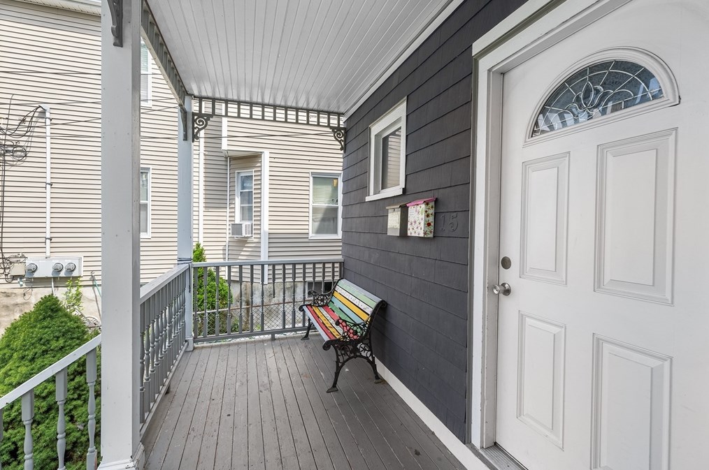 15 Calhoun Ave, Everett MA 02149-5209 exterior