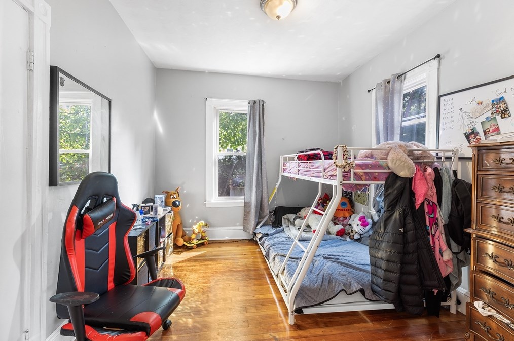 15 Calhoun Ave, Everett MA 02149-5209 exterior