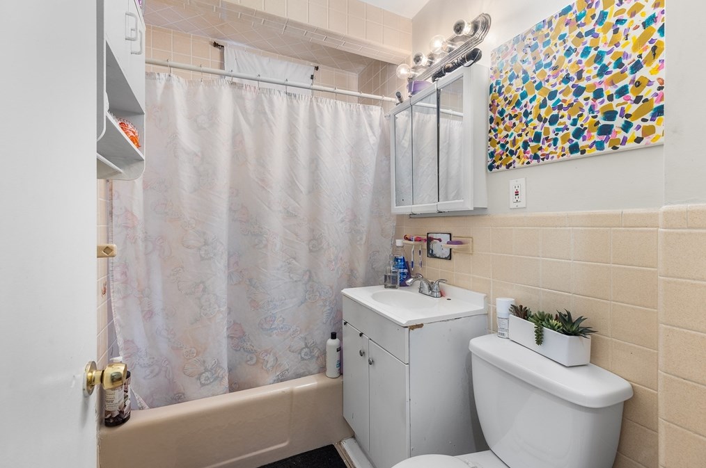 15 Calhoun Ave, Everett MA 02149-5209 exterior