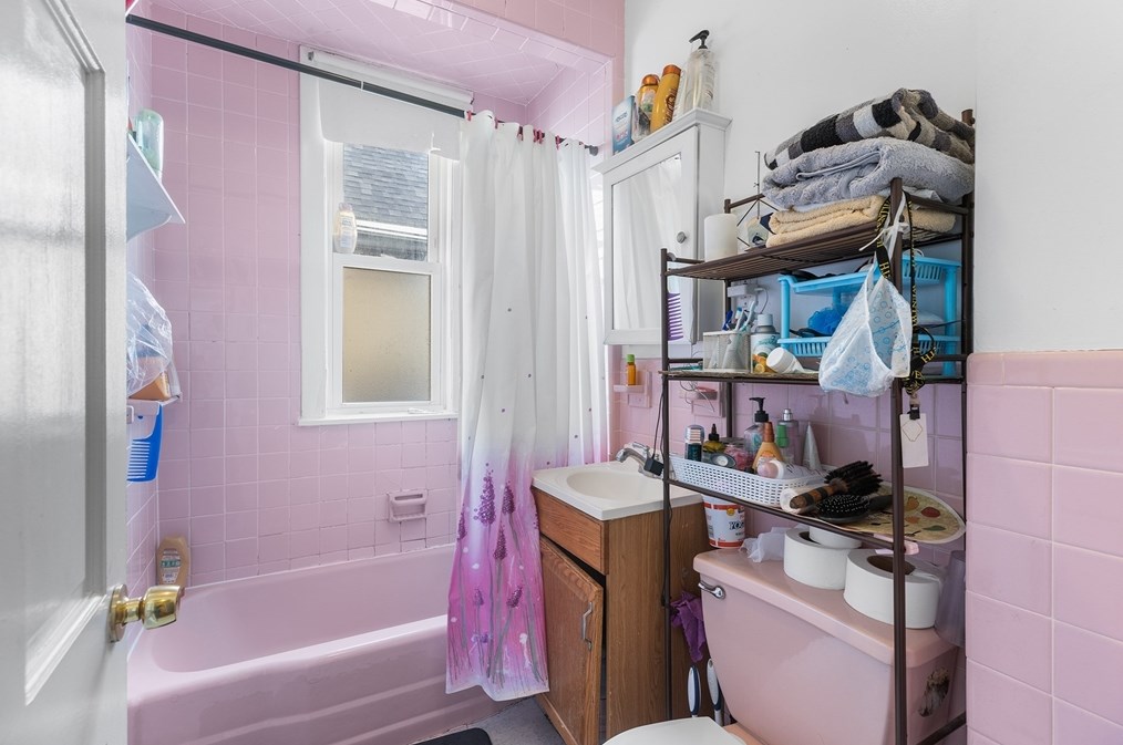 15 Calhoun Ave, Everett MA 02149-5209 exterior