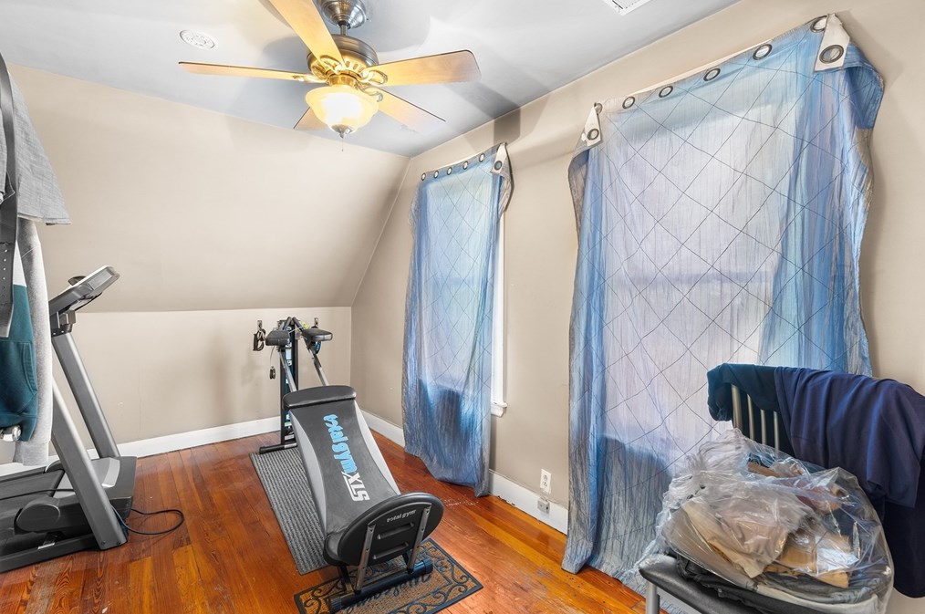 15 Calhoun Ave, Everett MA  02149-5208 exterior