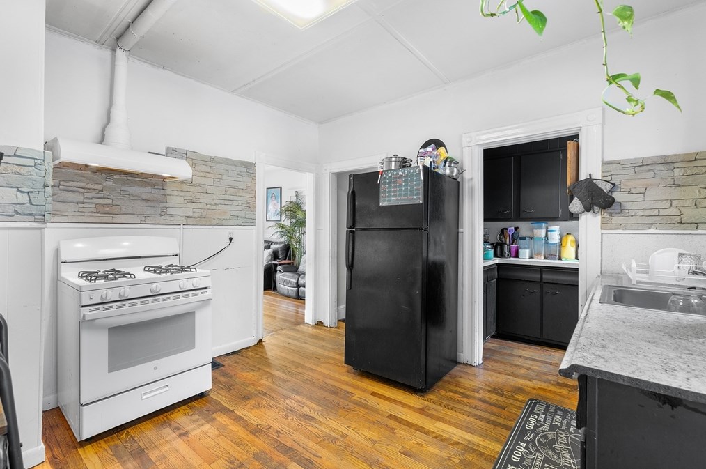 15 Calhoun Ave, Everett MA 02149-5209 exterior