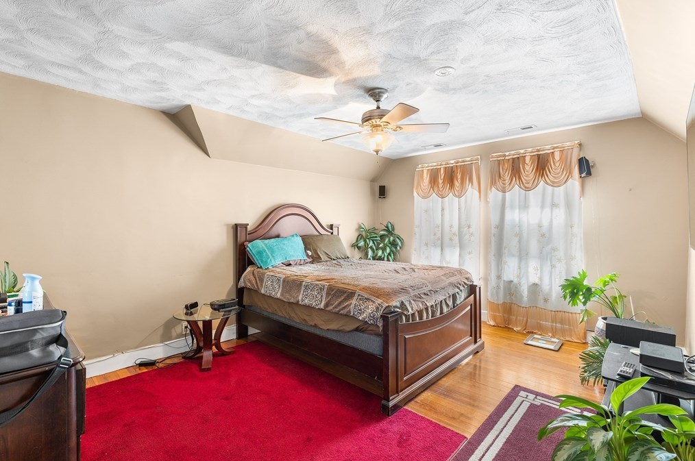 15 Calhoun Ave, Everett MA 02149-5209 exterior