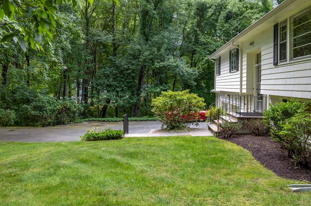43 Deerhaven Rd, Lincoln, MA 01773
