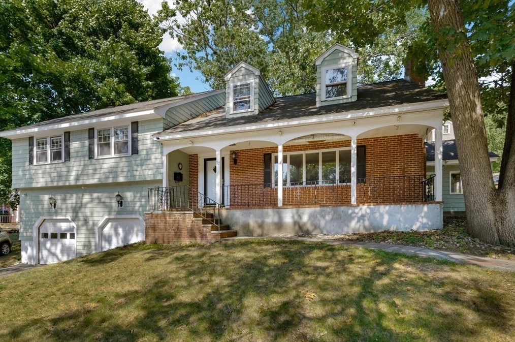 72 Outlook Rd, Wakefield MA  01880-1453 exterior