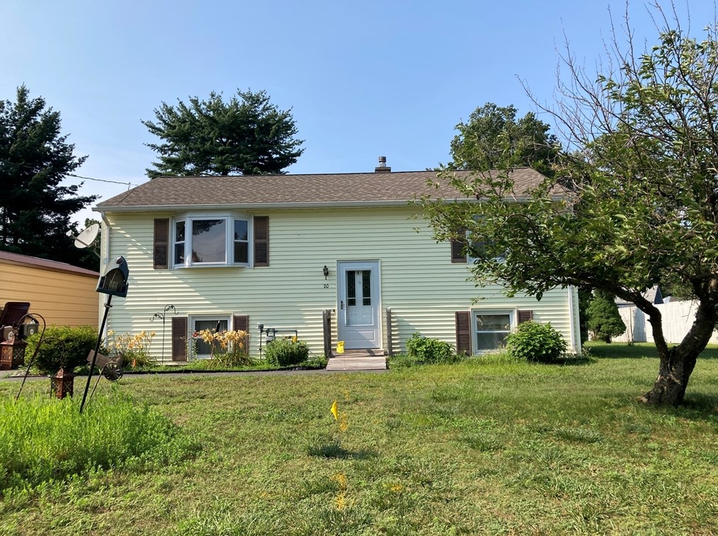 20 Crestwood Cir, Montgomery, MA 01085