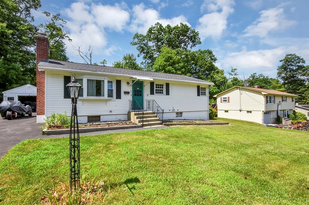 30 Venus Dr, Worcester, MA 01605 exterior