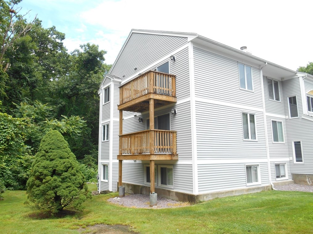 330 Sunderland Rd #3, Worcester, MA 01604