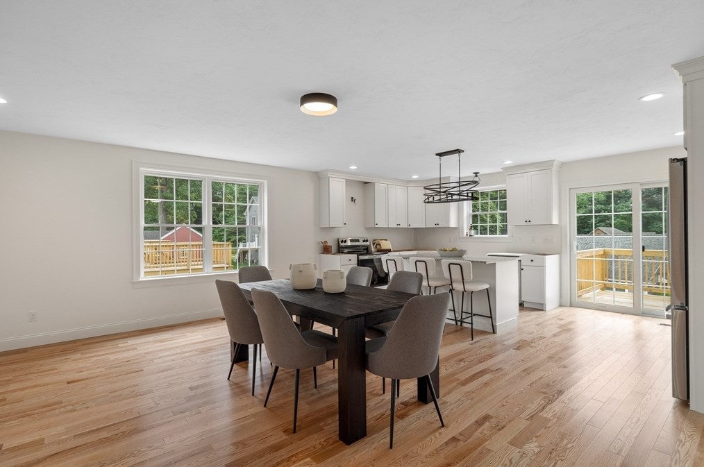 670 Burncoat St, Worcester MA  01606-1107 exterior