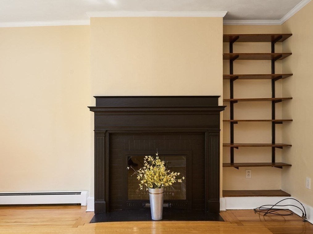 26 Monroe Ave, Worcester MA  01602-2643 exterior