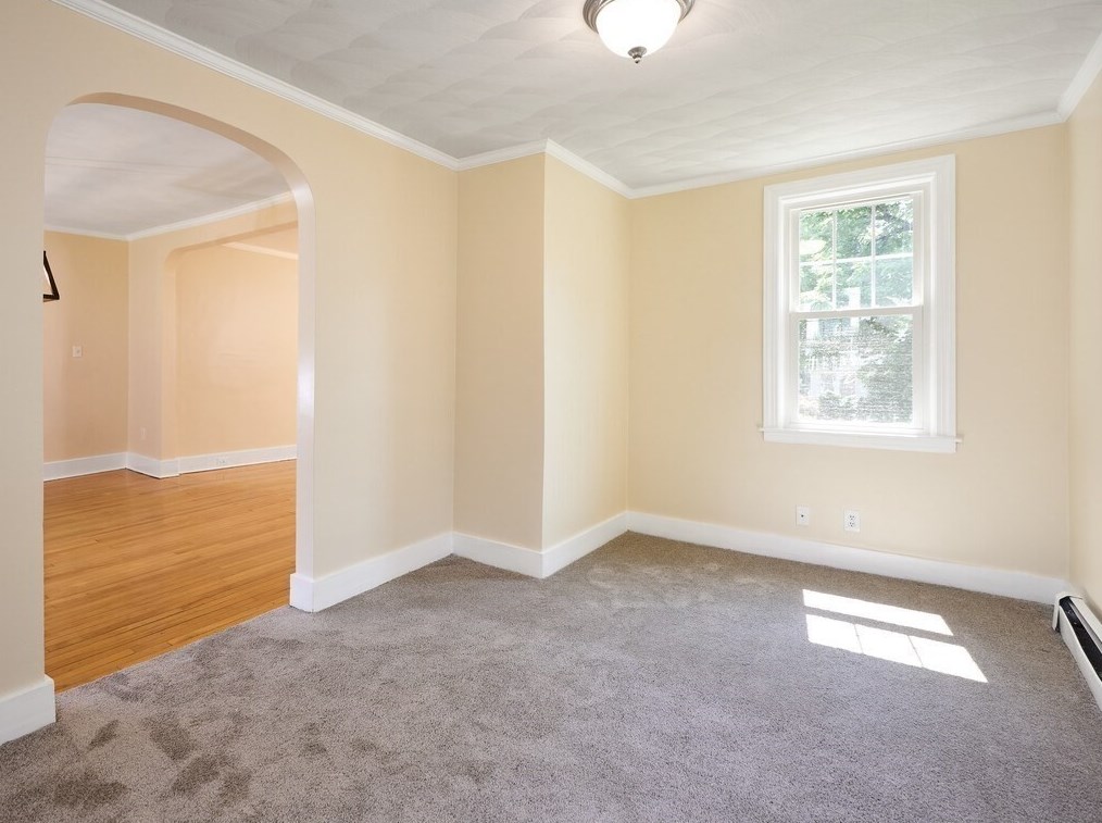 26 Monroe Ave, Worcester MA  01602-2643 exterior