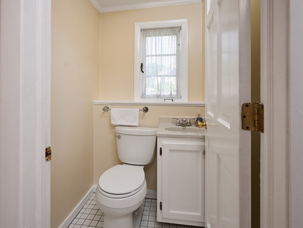 26 Monroe Ave, Worcester MA  01602-2643 exterior