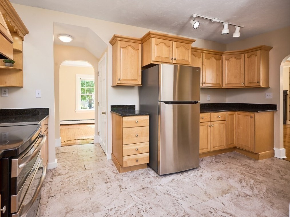 26 Monroe Ave, Worcester MA  01602-2643 exterior