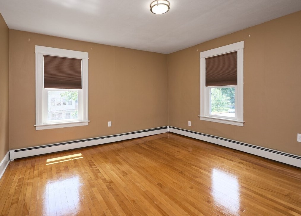 26 Monroe Ave, Worcester MA  01602-2643 exterior