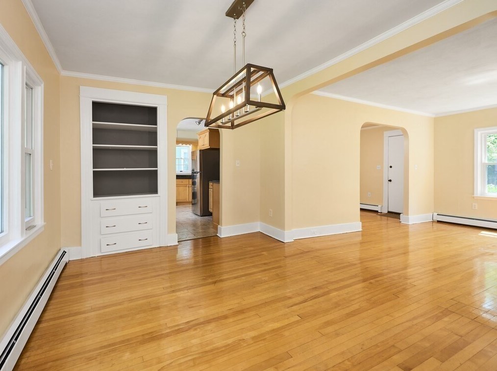 26 Monroe Ave, Worcester MA  01602-2643 exterior