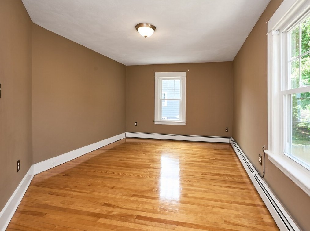 26 Monroe Ave, Worcester MA  01602-2643 exterior