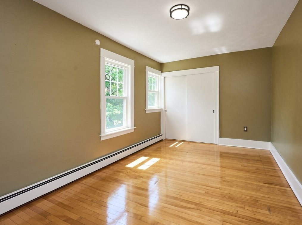 26 Monroe Ave, Worcester MA  01602-2643 exterior