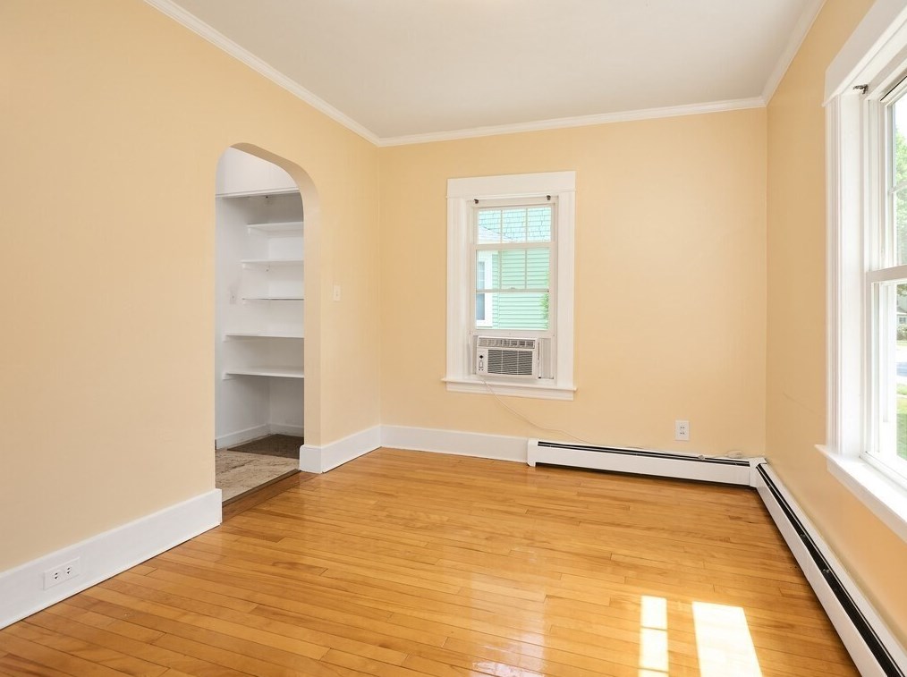 26 Monroe Ave, Worcester MA  01602-2643 exterior