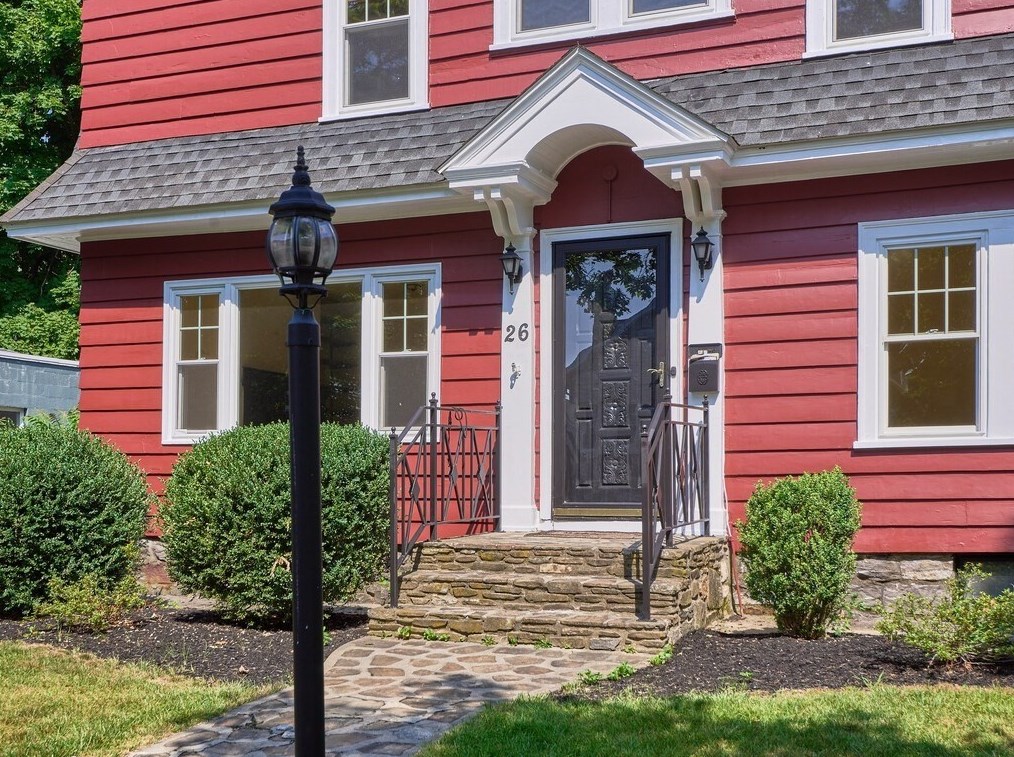 26 Monroe Ave, Worcester MA  01602-2643 exterior