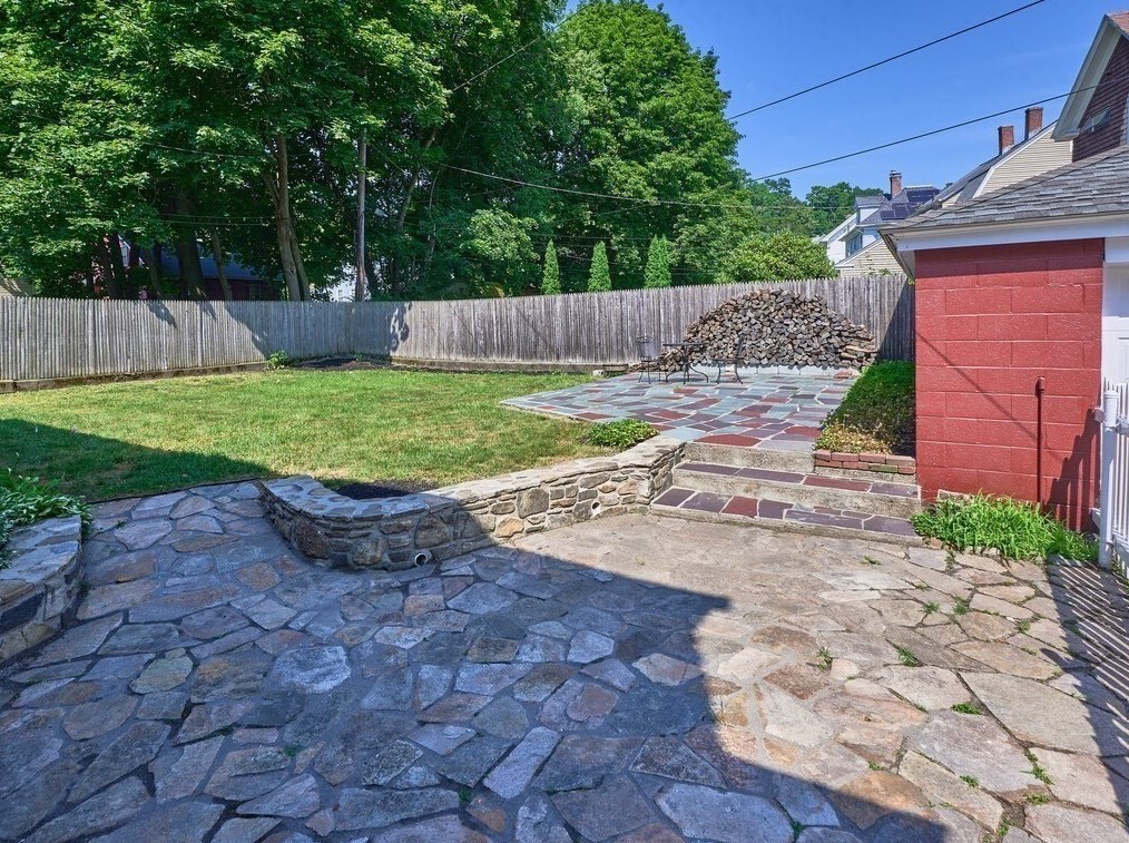 26 Monroe Ave, Worcester MA  01602-2643 exterior