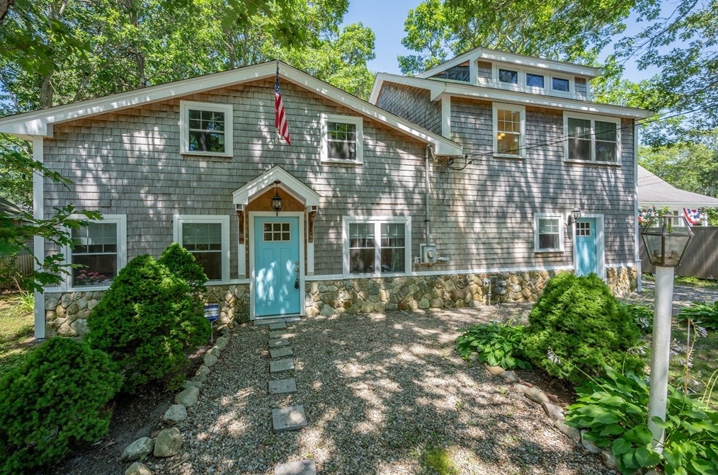 36 Riverside Rd, Mashpee, MA 02649
