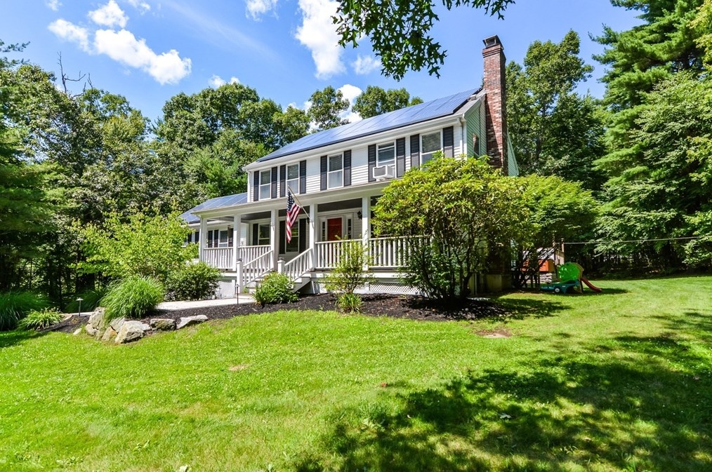 15 Foxwood Ln, Uxbridge, MA 01569