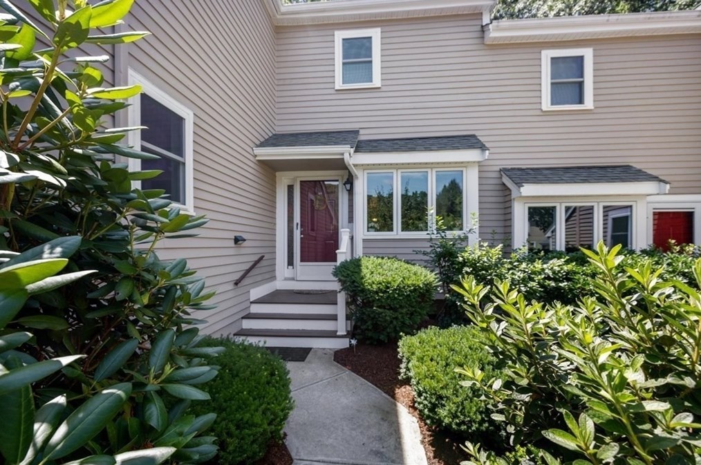 18 Bishops Forest Dr, Waltham, MA 02452 exterior
