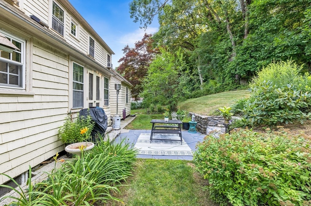 52 Flagg St, Worcester MA  01602-1449 exterior