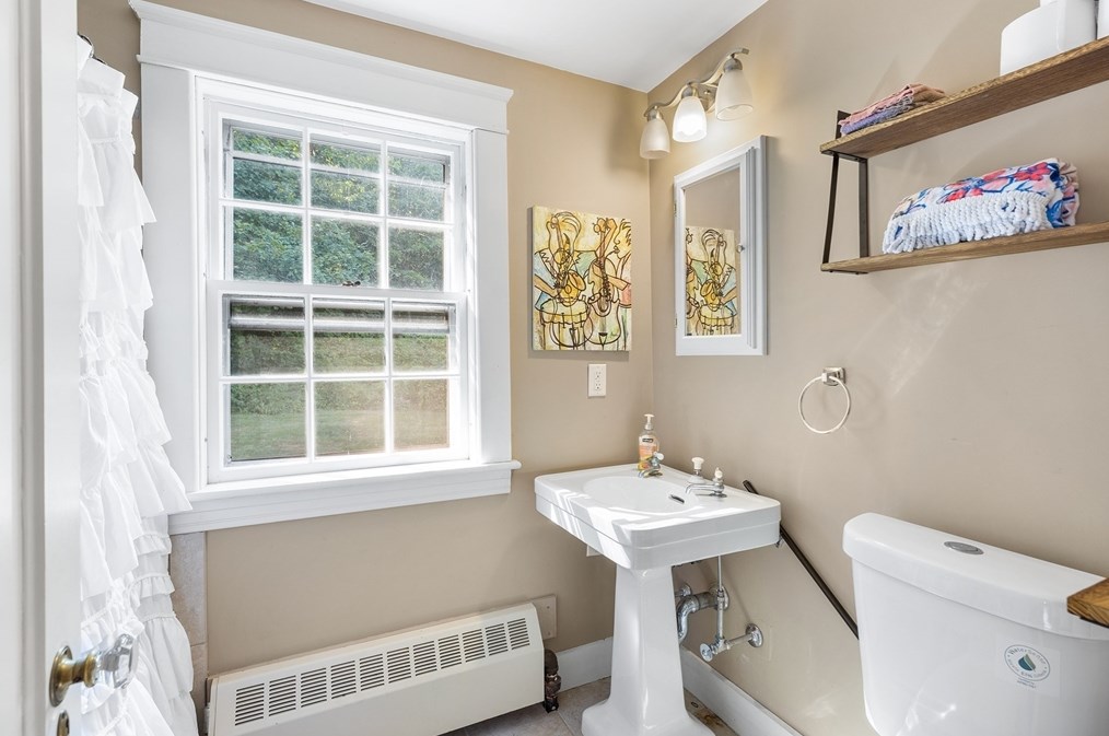 52 Flagg St, Worcester MA  01602-1449 exterior