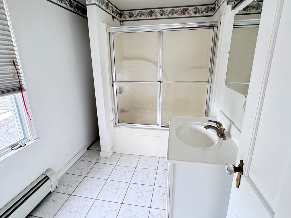 1428 Highland Ave, Fall River MA 02720-3405 exterior