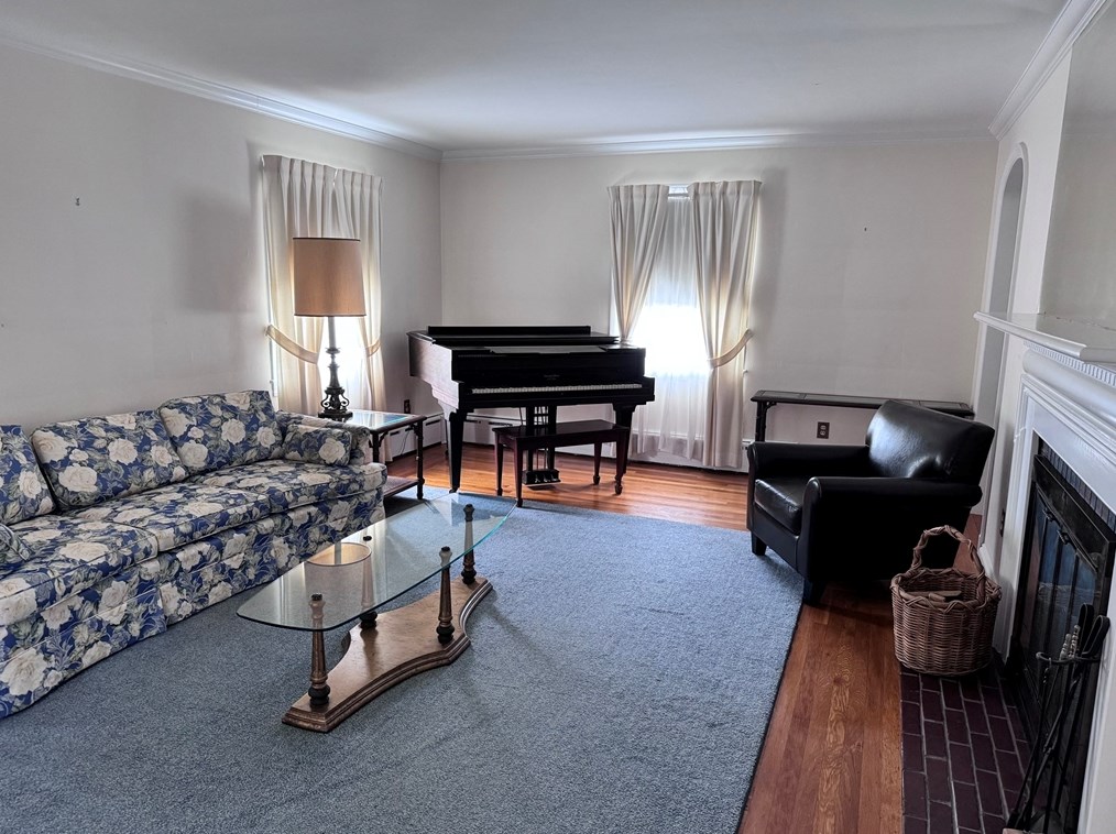 1428 Highland Ave, Fall River MA 02720-3405 exterior