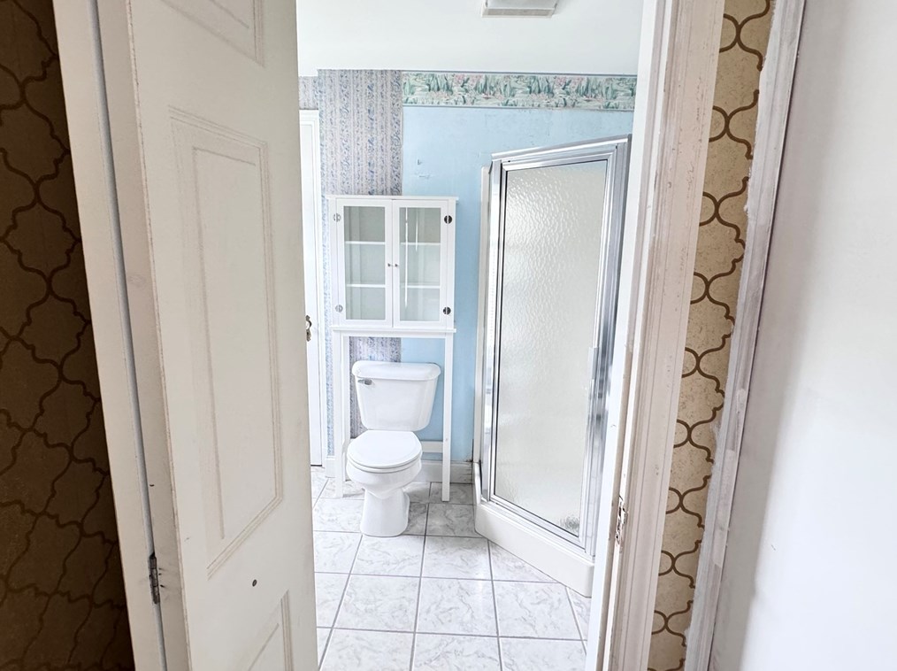 1428 Highland Ave, Fall River MA 02720-3405 exterior