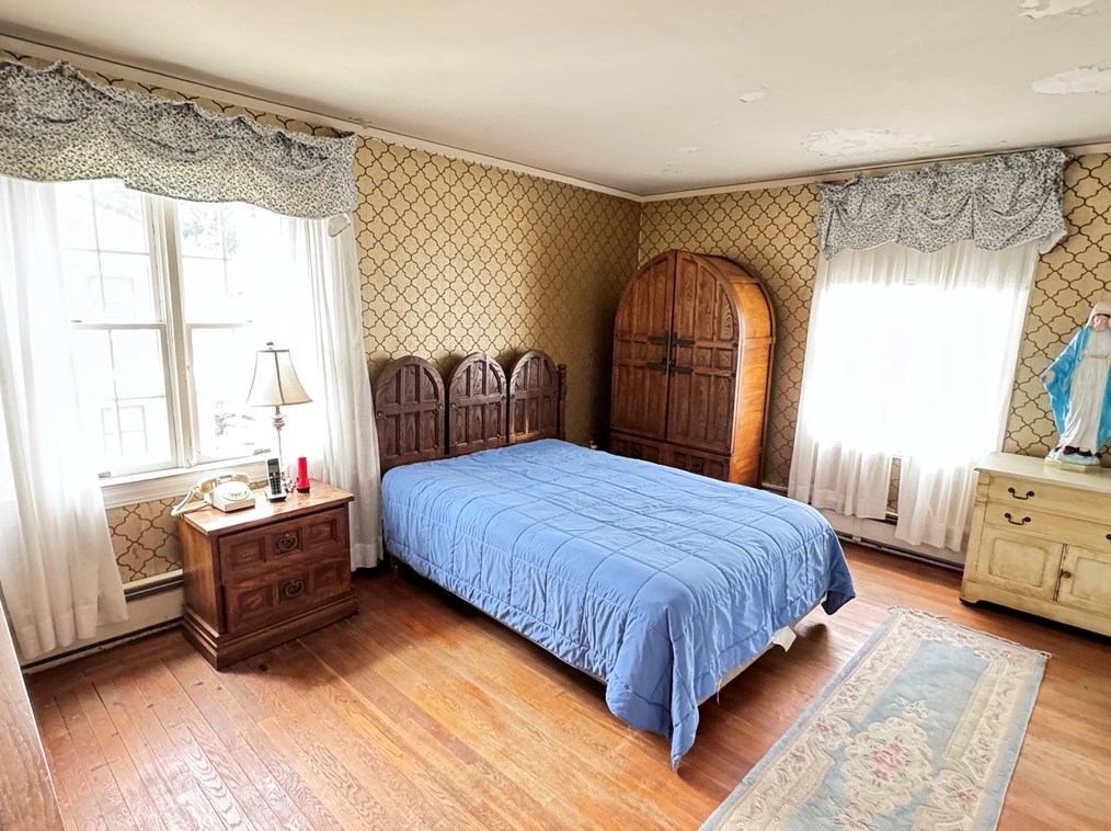 1428 Highland Ave, Fall River MA 02720-3405 exterior