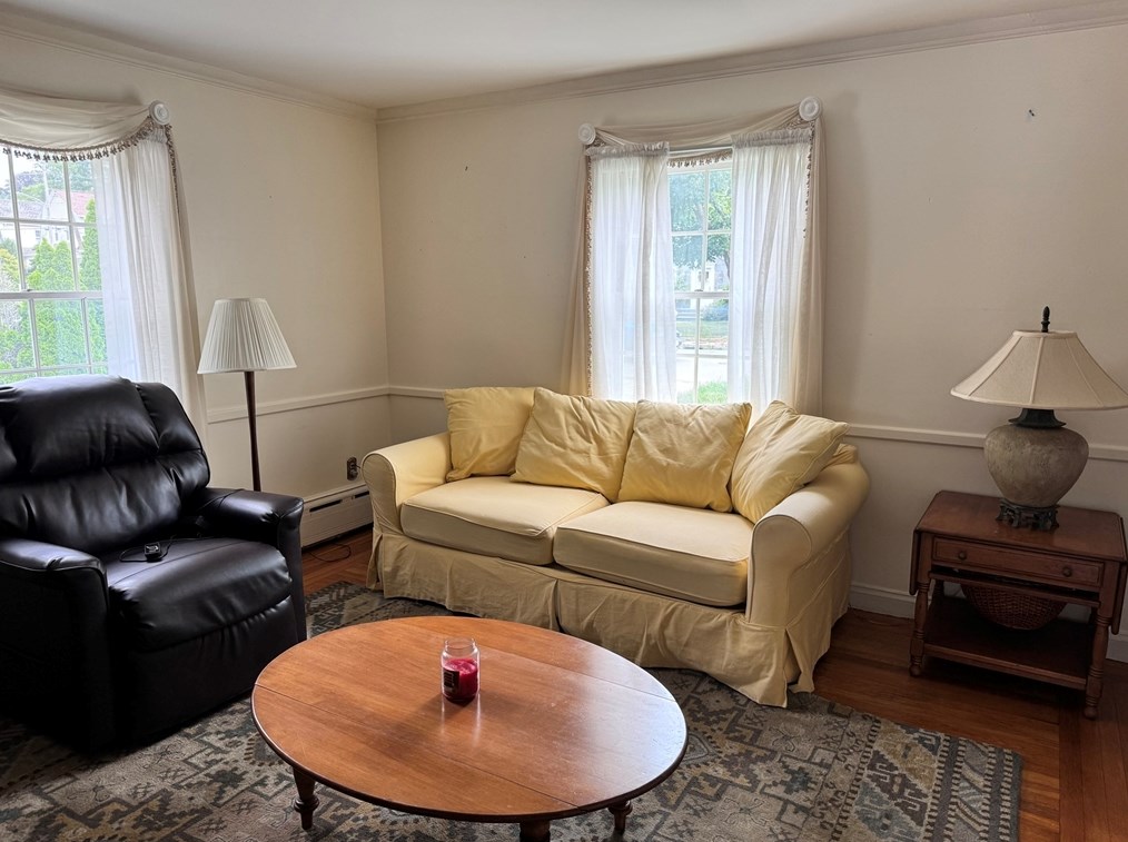 1428 Highland Ave, Fall River MA 02720-3405 exterior