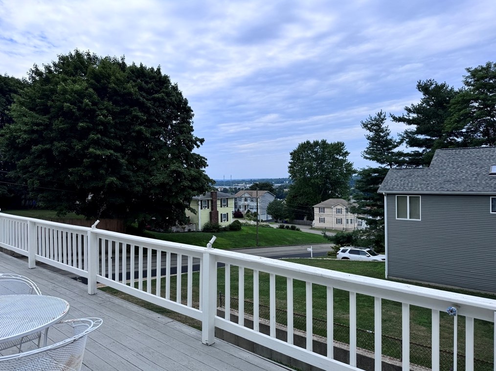 1428 Highland Ave, Fall River MA 02720-3405 exterior