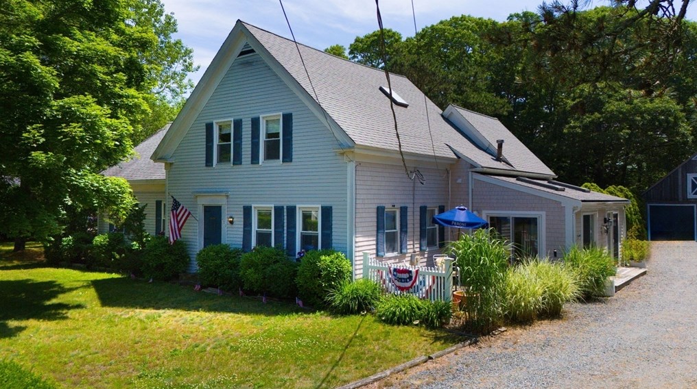 589 Depot St, Harwich, MA 02645