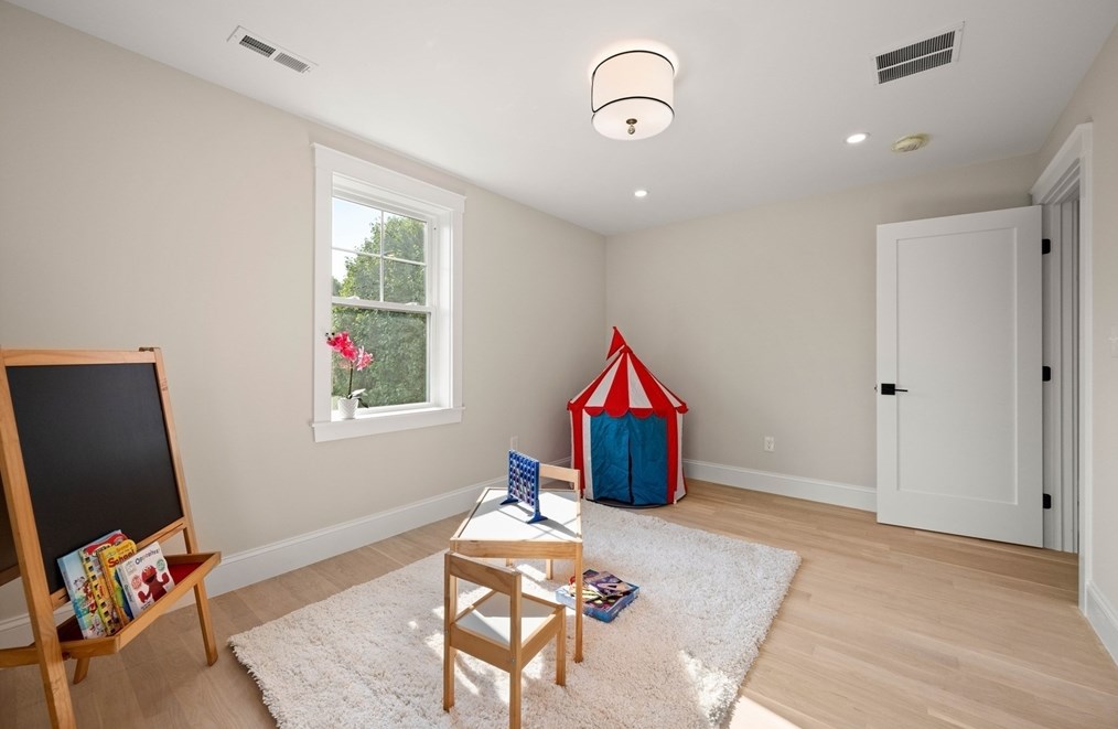 31 Virginia Rd, Arlington MA  02476-7117 exterior