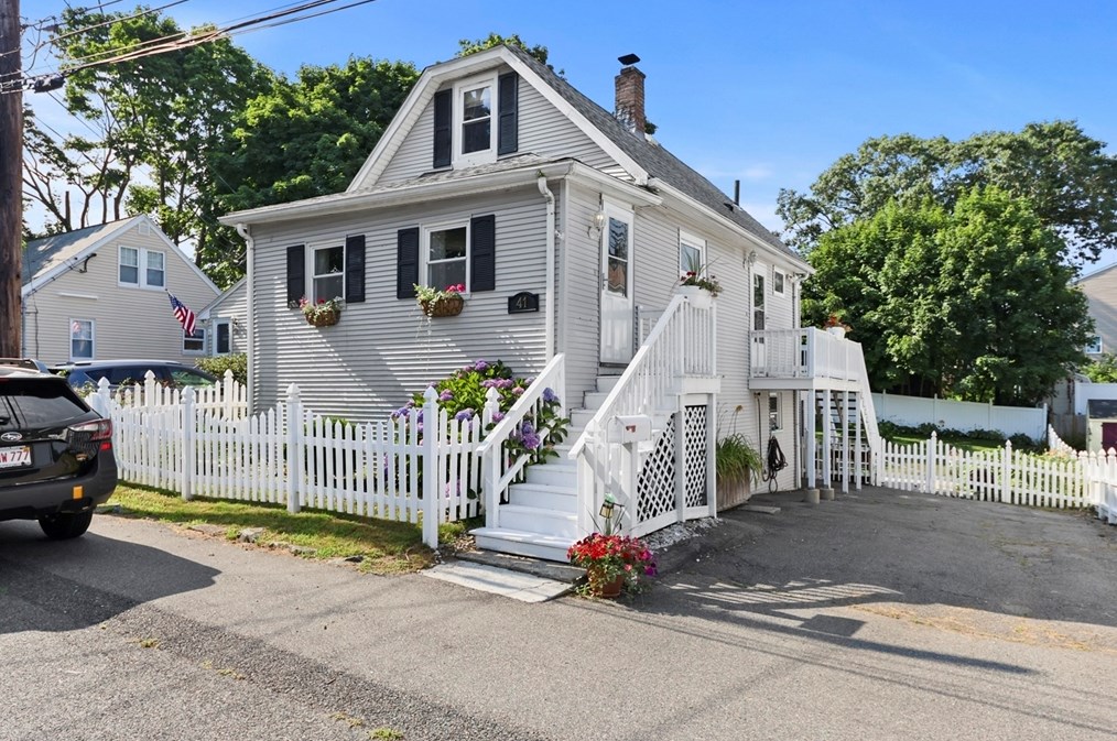 41 Arlington Rd, Dedham, MA 02026