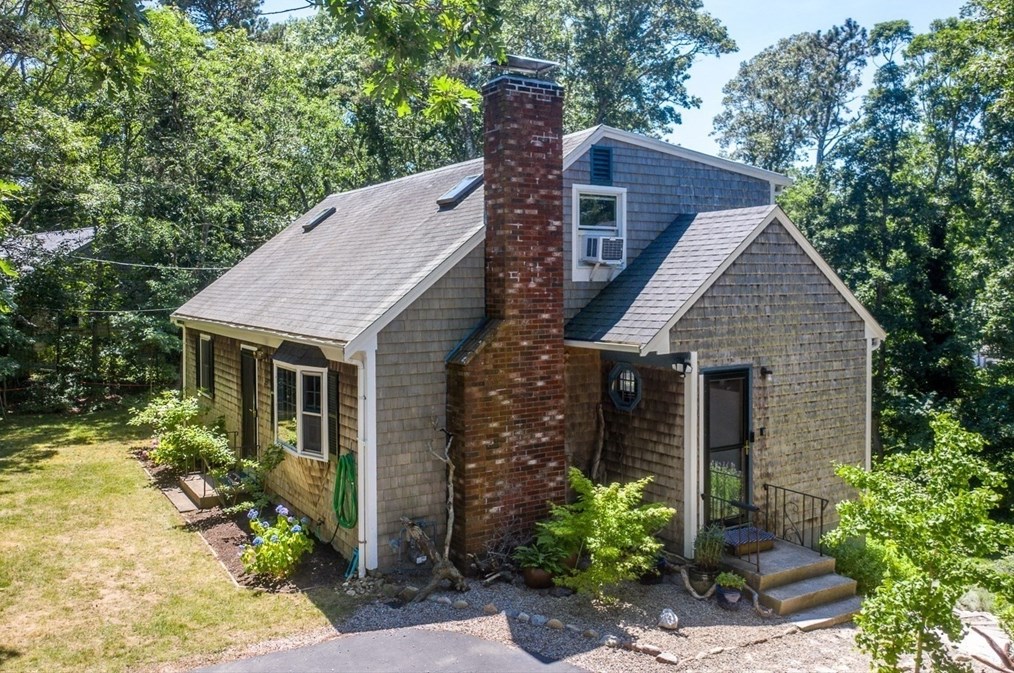 35 Lakewood Dr, Harwich, MA 02645