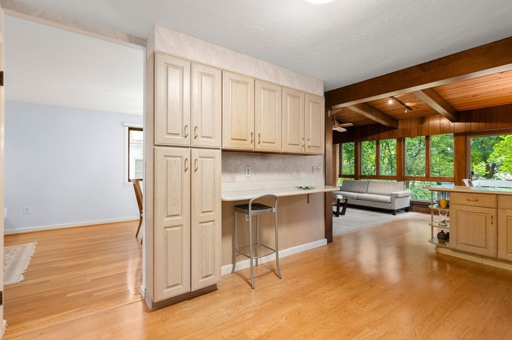 27 Wamsutta Ave, Worcester, MA 01602